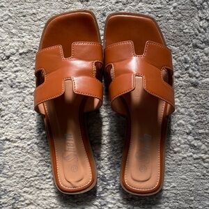 Women’s H sandals